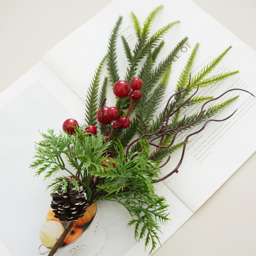 Artificial Pine Branche Holly Berries