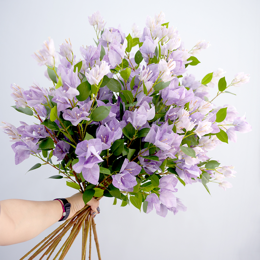 Artificial flower horn